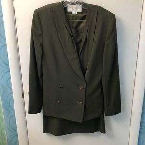 Size 8 worsted wool suite Jones New York vintage 1990s